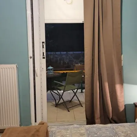 M&m Airport Stop Garden Apartment
